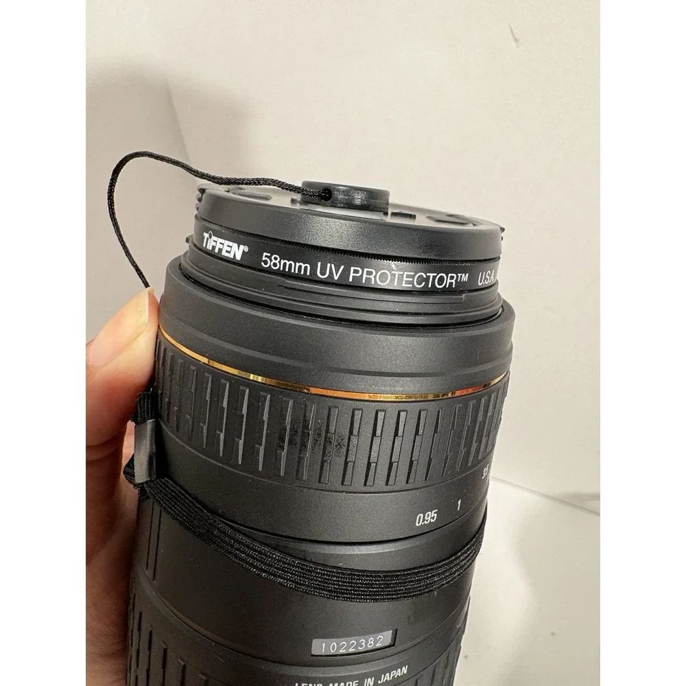 Sigma DG APO Macro Super 70-300mm f/4.0-5.6 APO DG Lens With Leather Case
